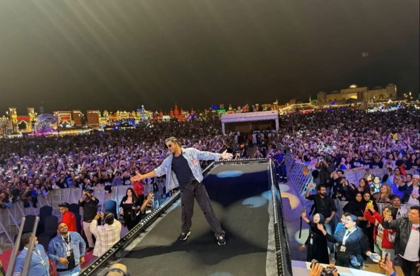  Dubai Day 1: Fans’ euphoria had no limits as Shah Rukh Khan reached Global Village Dubai for Dunki promotions!